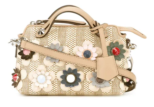 Сумка из кожи и соломы, Fendi, 92 680 руб. (на сайте Farfetch) Сумка из кожи и соломы, Fendi, 92 680 руб. (на сайте Farfetch)