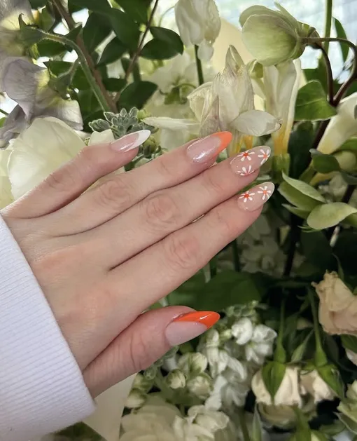 Тренд маникюра весны-2023 — цветы на ногтях