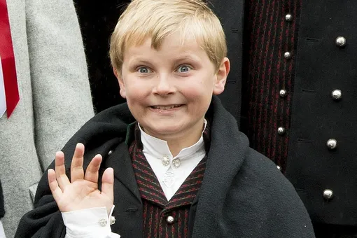 11-летний принц Норвегии стал звездой вирусного видео из-за непристойной выходки