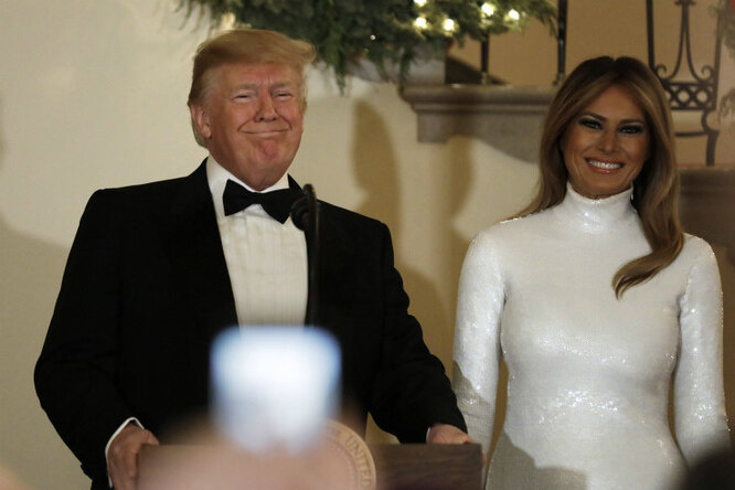 Мелания Трамп в белоснежном сверкающем платье на балу в Белом доме