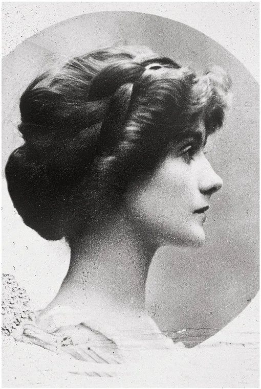 Коко Шанель в 1909 году
