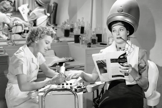 Лунный календарь красоты на январь-2022: лучше записываться только к проверенным мастерам и строго в благоприятные дни