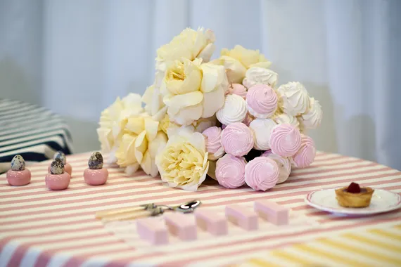 Секреты завтрака: что почитать о традициях, застольном этикете и утренних ритуалах