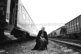 «Девушка с коробкой» Ренаты Литвиновой