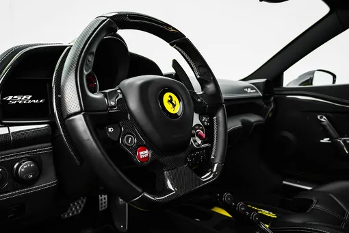 Ретро-Ferrari в очень редком цвете был продан в Англии