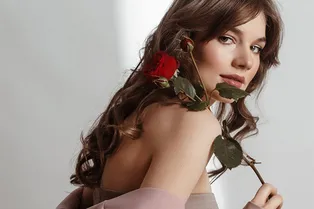 Брючные костюмы цвета пыльной розы в коллекции российского бренда Fiksson