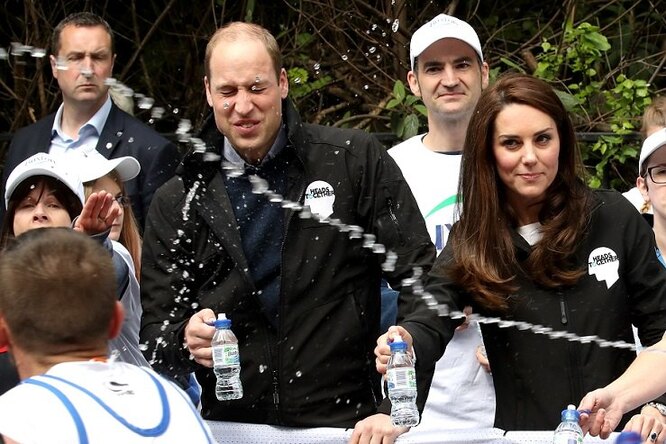 Кейт Миддлтон и принца Уильяма окатили водой на глазах у изумленной публики