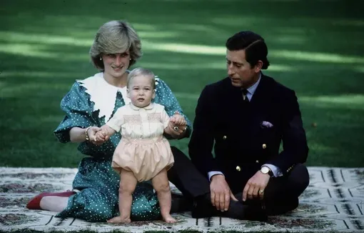 Принцесса Диана и принц Чарльз с принцем Уильямом