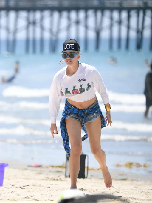Гвен Стефани на пляже 2018 год
