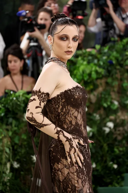 Эмма Чемберлен Met Gala 2024