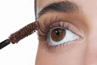 10 шоколадных тушей, которые станут лучшей альтернативой черным