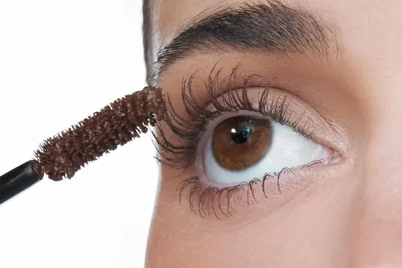 10 шоколадных тушей, которые станут лучшей альтернативой черным