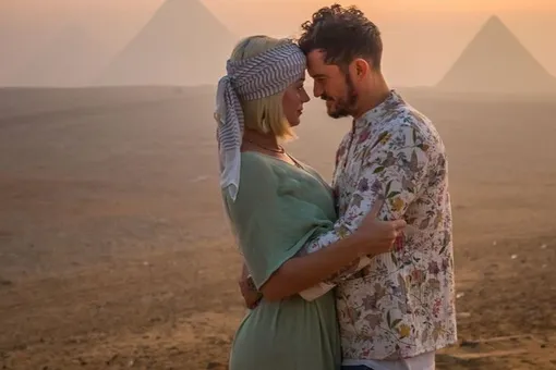 Орландо Блум признался в любви Кэти Перри на фоне пирамид в Египте