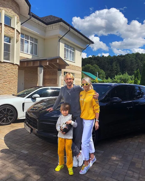 Евгений Плющенко с женой и сыном