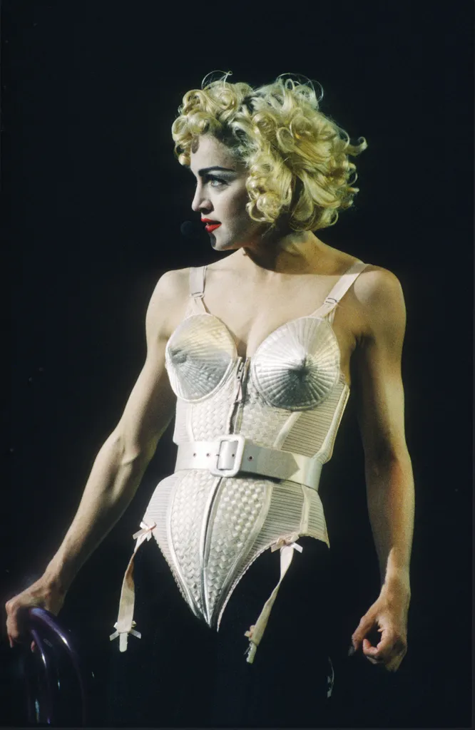 Мадонна в 1990 году
