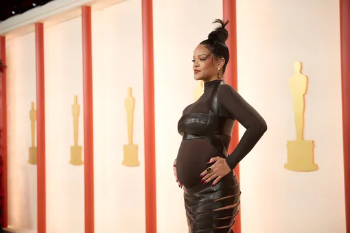 Фото беременной Рианны на церемонии вручения премии «Оскар» в 2023 году