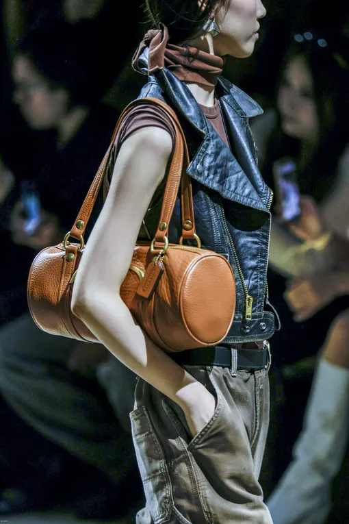 модные сумки цилиндры