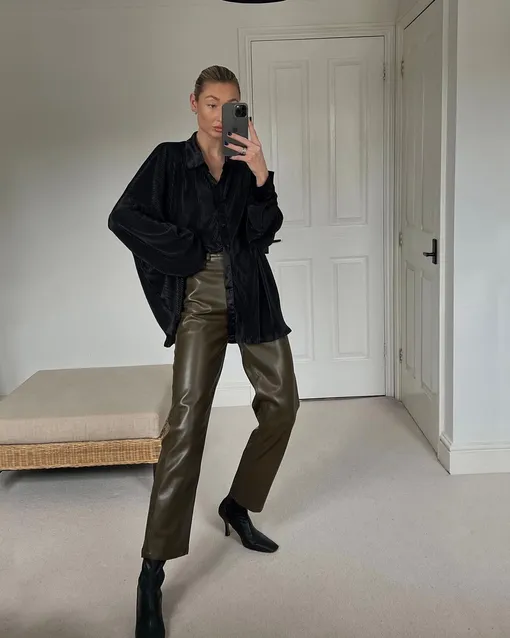 Тренд осени-2022 — кожаные брюки