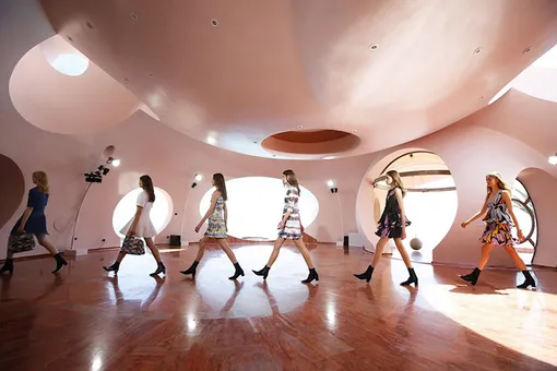 Показ Christian Dior во Дворце Пузырей