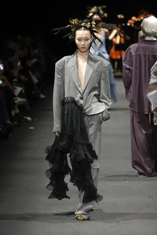 Пиджак с рюшами — самая стильная модель в 2024 году