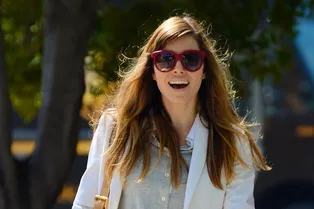 Джессика Бил тратит на покупки 20 тысяч долларов в неделю? Джессика Бил тратит на покупки 20 тысяч долларов в неделю?