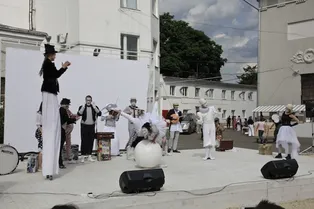 Празник. «Музейная классика & уличная культура»