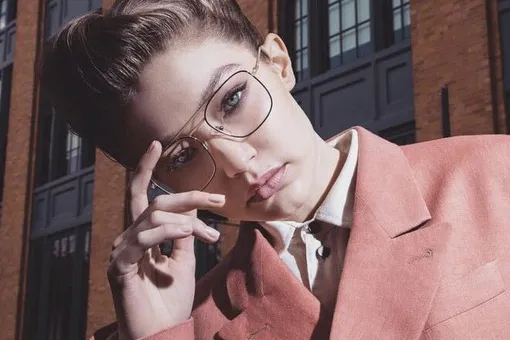 Vogue Eyewear и супермодель Джиджи Хадид выпустили юбилейную коллекцию