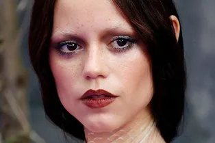 Что такое tired girl makeup, и почему он в моде в 2025-м Что такое tired girl makeup, и почему он в моде в 2025-м