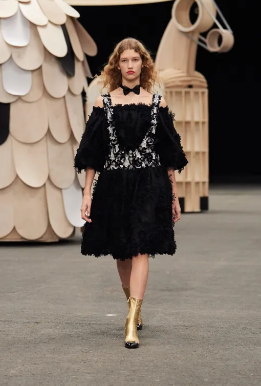 Показ Chanel весна-лето 2023 Показ Chanel весна-лето 2023