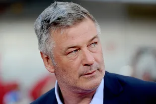 Алек Болдуин впервые дал интервью после трагедии на съемочной площадке