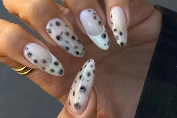 Dalmatian nails — самый трендовый маникюр сезона, и вот как его повторить