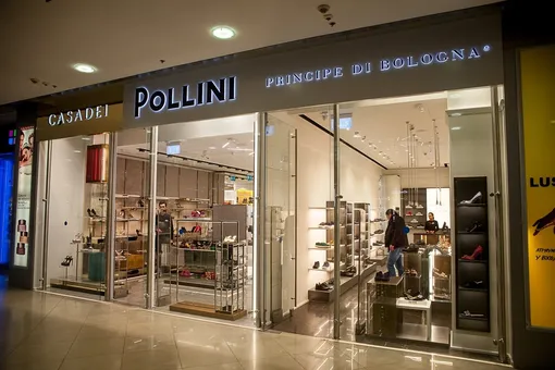 Расположение бутика Pollini в ТЦ «Европейский» обеспечивает клиентам бренда максимальный комфорт и доступность любимой марки