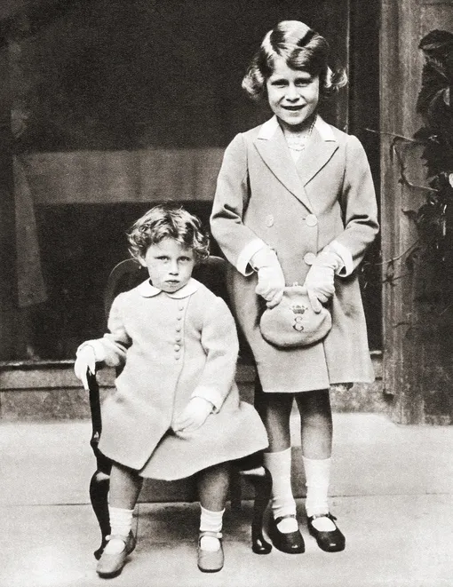 Елизавета II с младшей сестрой