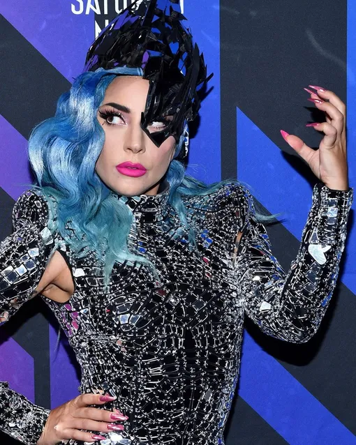 Леди Гага часто удивляет поклонников эпатажными образами