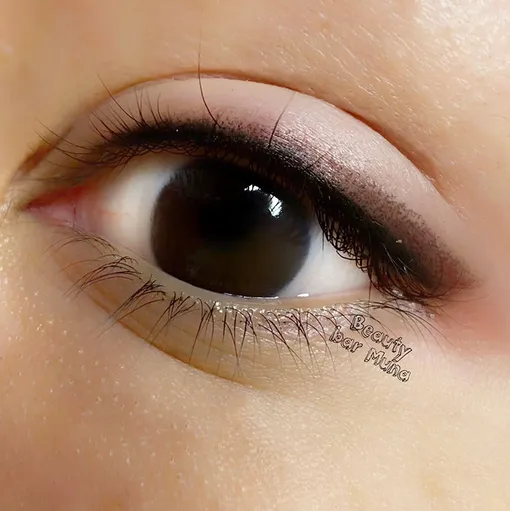 Межресничный татуаж глаз занимает не дольше 2 часов