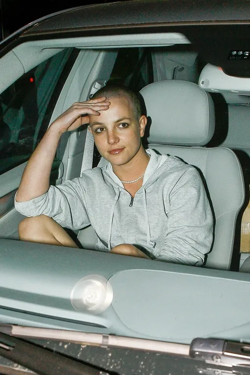 Бритни Спирс побрилась налысо в 2007 году из-за психических проблем