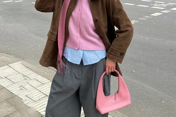 Розовый — самый модный цвет осени, и вот какие вещи этого оттенка стоит купить