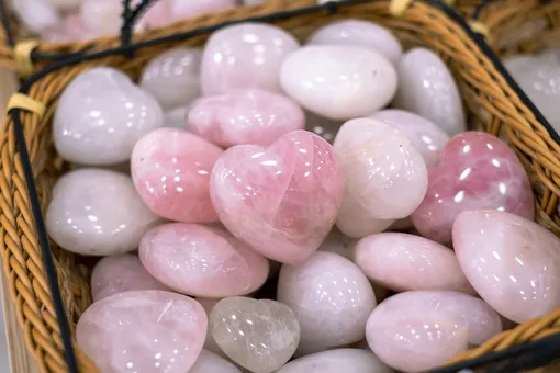 Розовый кварц: сердечный камень для исцеления душевных ран
