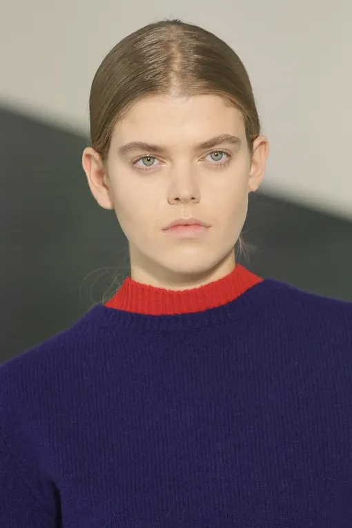 Jil Sander, весна-лето 2026 Модные прически с последнего месяца моды