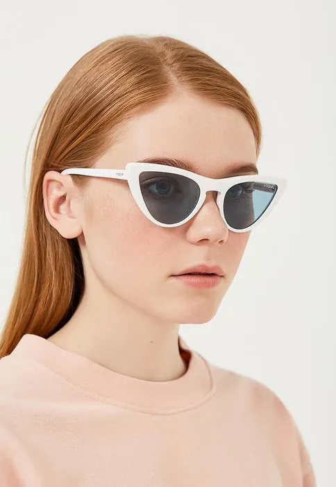 Узкие очки «кошечки» в белой оправе, Vogue Eyewear, 6799 руб.