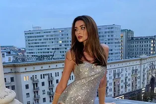 «Дорогой, прости»: Анна Заворотнюк призналась, что бойфренд не разрешает ей выкладывать горячие фото