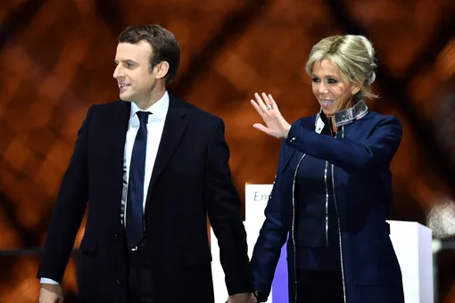 Все возрасты покорны: президент Франции попросил не обсуждать его 64-летнюю жену