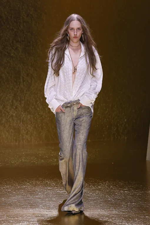 Трендовые брюки клеш в стиле бохо