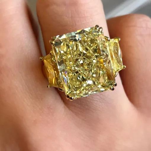 Желтые бриллианты — одни из самых популярных