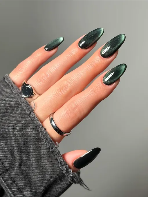 Маникюр в зеленых тонах Маникюр в зеленых тонах