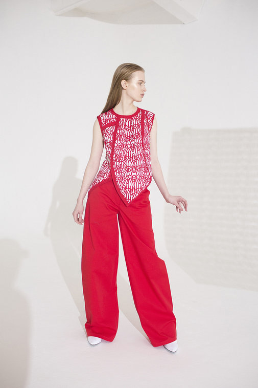 Топ и брюки Helen Stracta с авторским орнаментом, лазерная резка и вышивка, 22 800 рублей