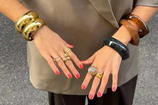 Из семейной шкатулки: как выглядят самые модные украшения 2026-го