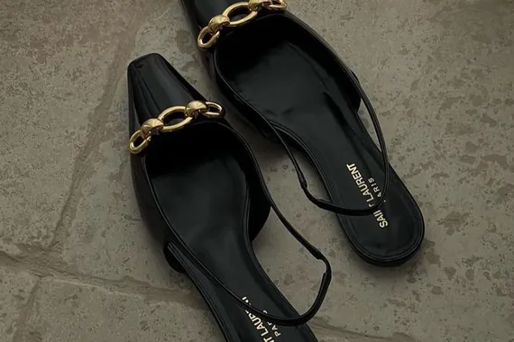 Элегантно и удобно: 10 стильных пар туфель без каблука