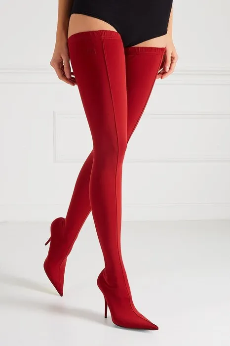 Красные ботфорты-чулки из подиумной коллекции, Balenciaga, 95 000 руб. (на сайте Aizel)