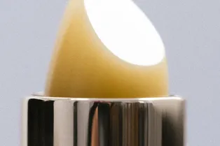 10 увлажняющих бальзамов для губ, которые действительно работают